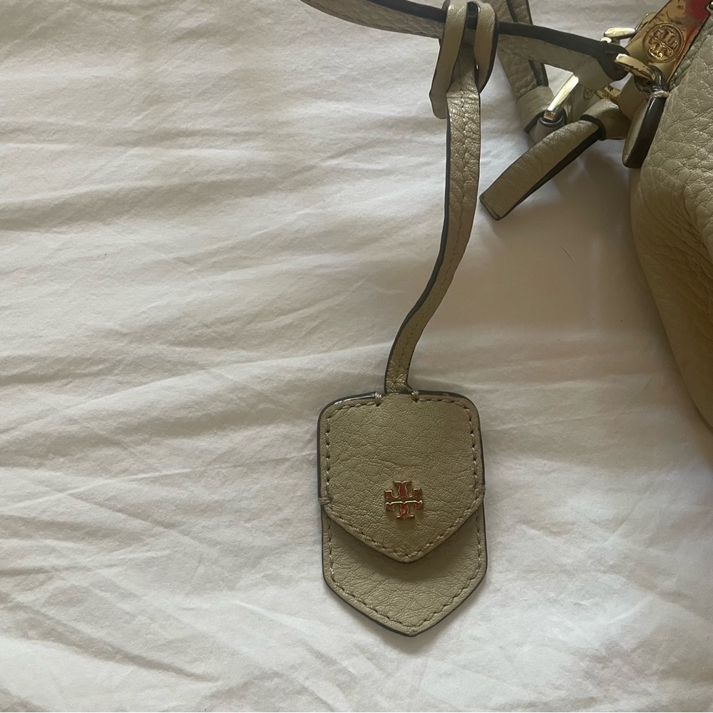 Tory Burch Robinson Pebbled Double-Zip Crossbody Purse in Beige - Picture 8 of 14